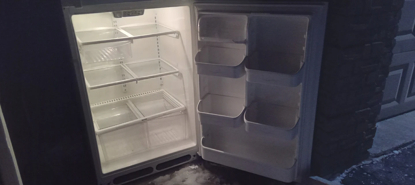 Kenmore White Top Freezer Refrigerator - photo 5