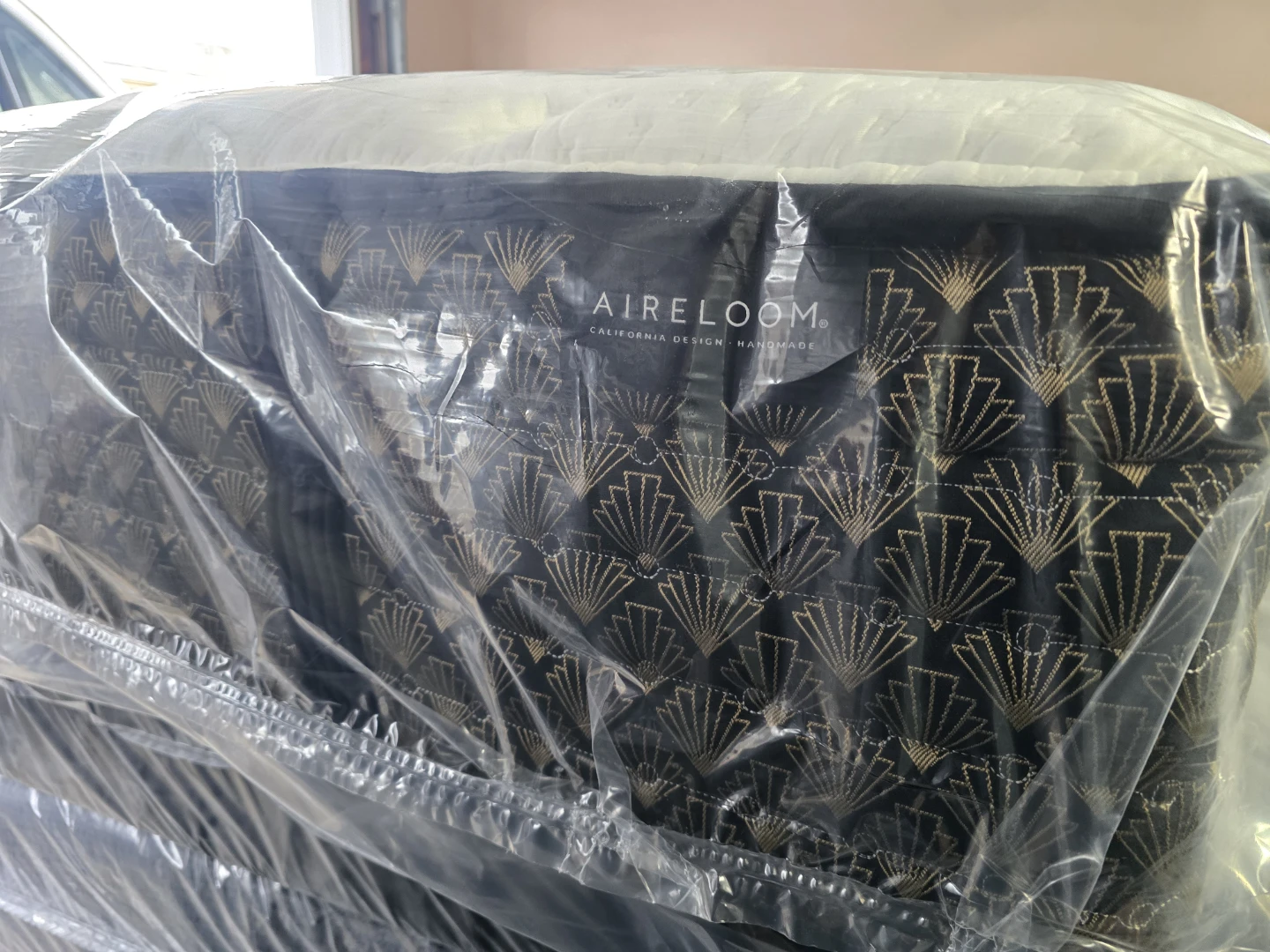 New Queen Size Aireloom Plush Mattress - photo 4