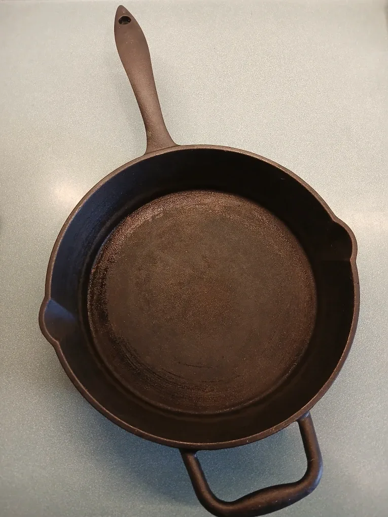 Lagostina Cast Iron Skillets (2) image indicator(6)