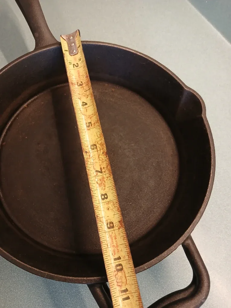 Lagostina Cast Iron Skillets (2) image indicator(7)