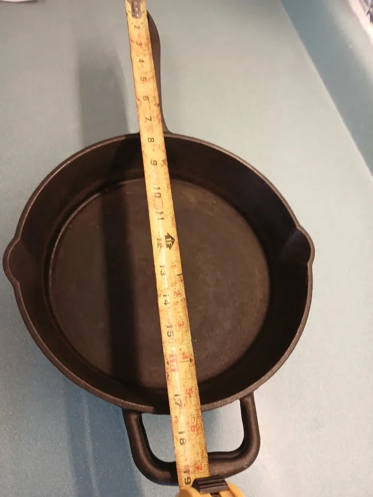 Lagostina Cast Iron Skillets (2) image indicator(8)
