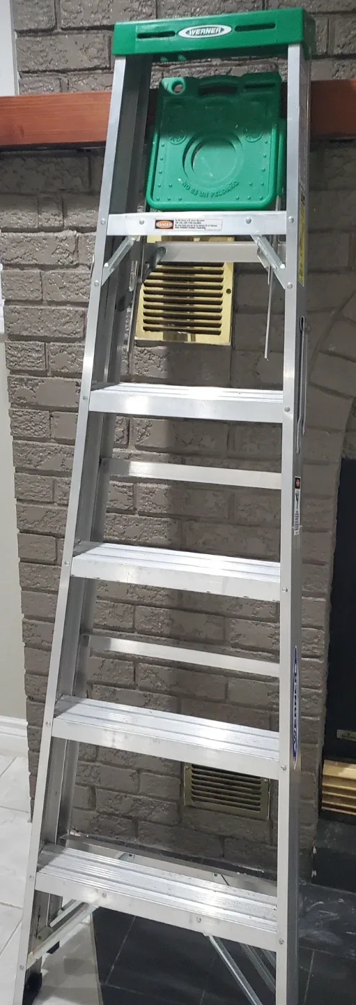 Werner Aluminum Ladder (6 feet) image indicator(3)