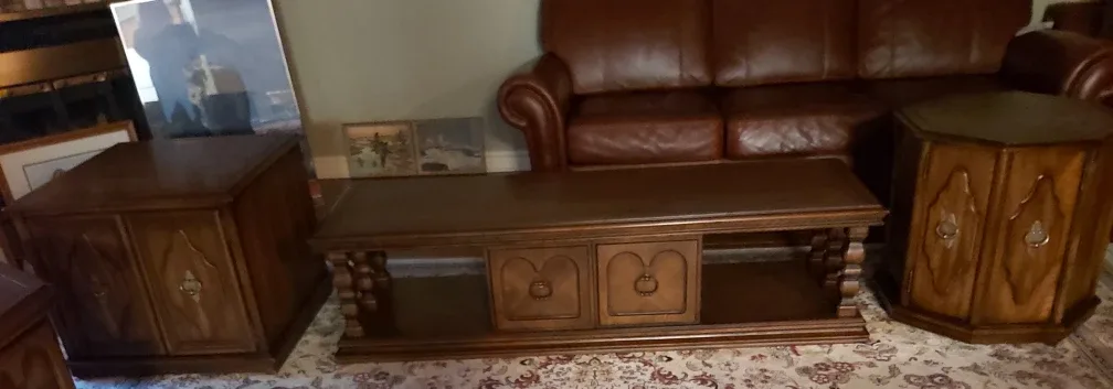 Curio cabinet,  lamps, China, silver, crystal image indicator(10)