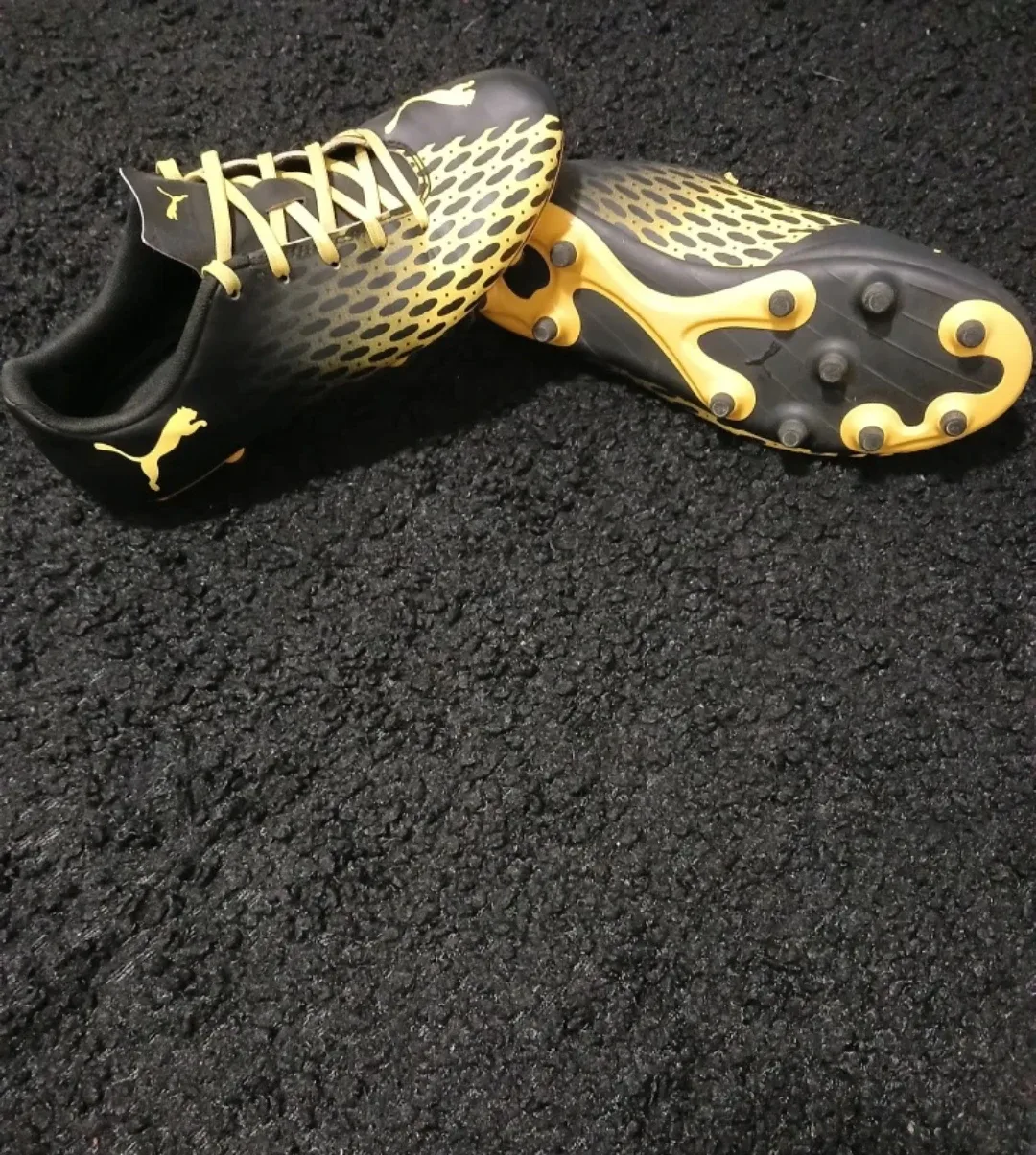 ⚽️Assorted Soccer Cleats - Puma & Adidas image indicator(3)