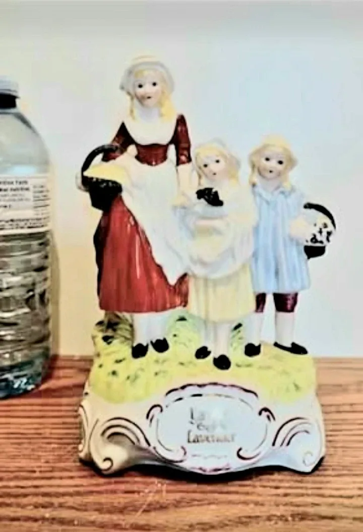 Vtg.Warrillow England Lavender Yardley Figurine