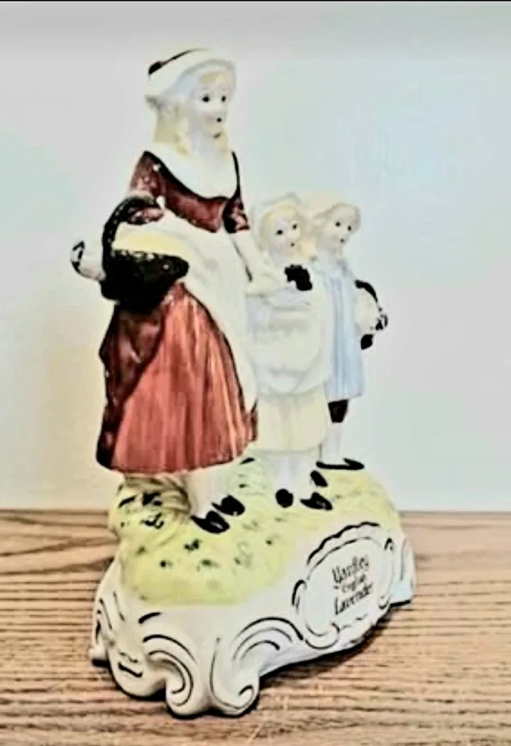 Vtg.Warrillow England Lavender Yardley Figurine image indicator(2)