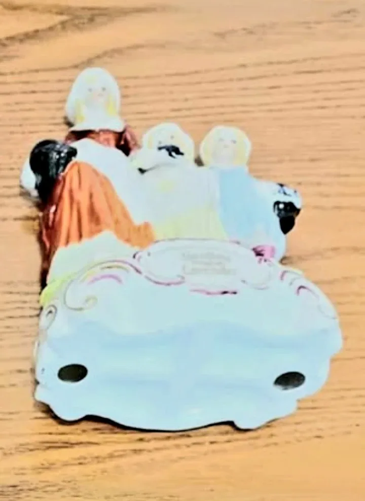 Vtg.Warrillow England Lavender Yardley Figurine image indicator(5)