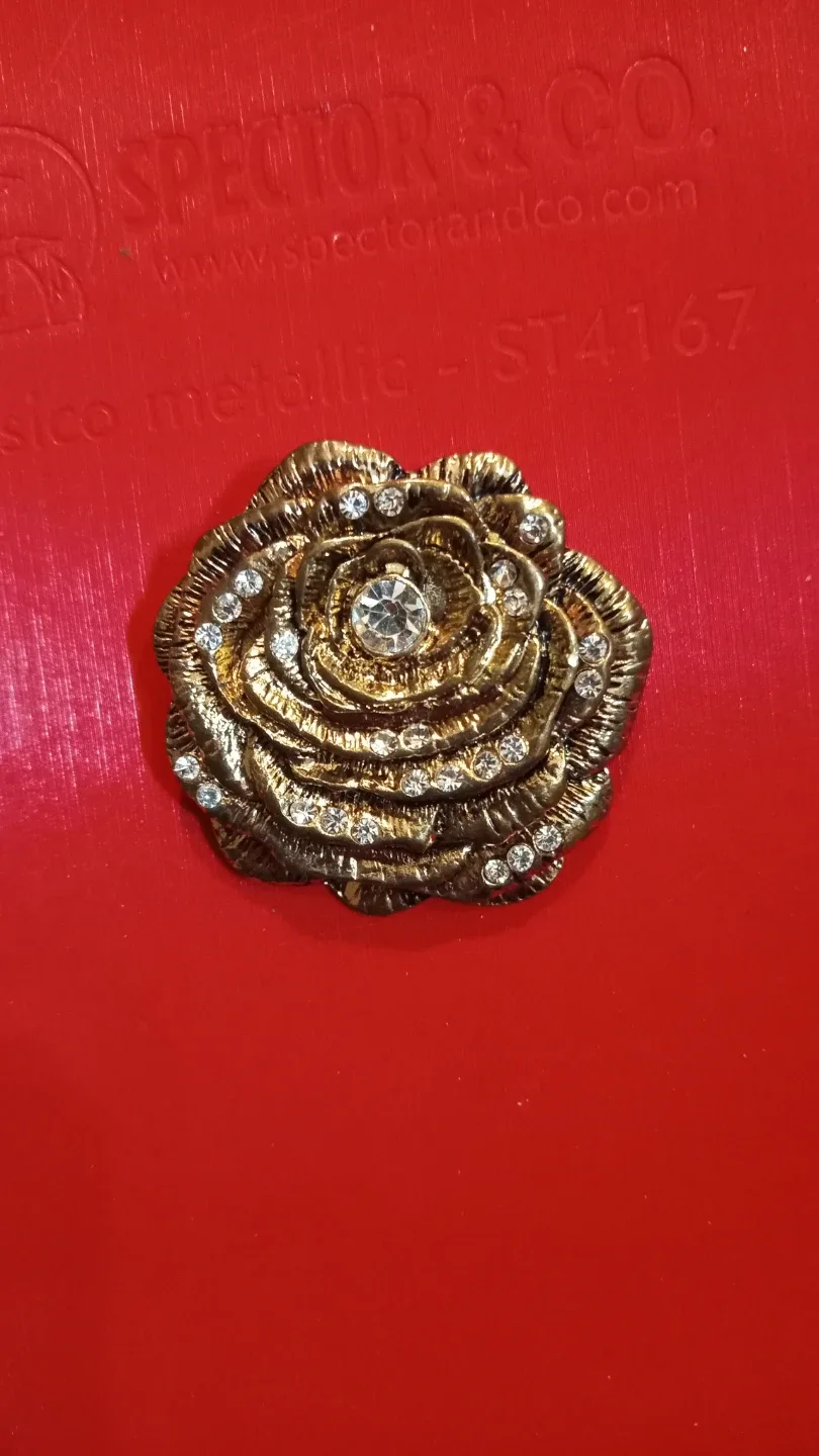 Gold Rose pendant with Rhinestone