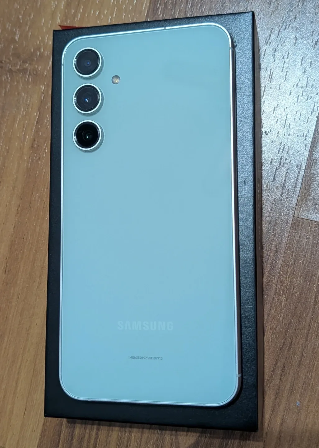 Samsung Galaxy S23 FE Mint - Like New! image indicator(2)