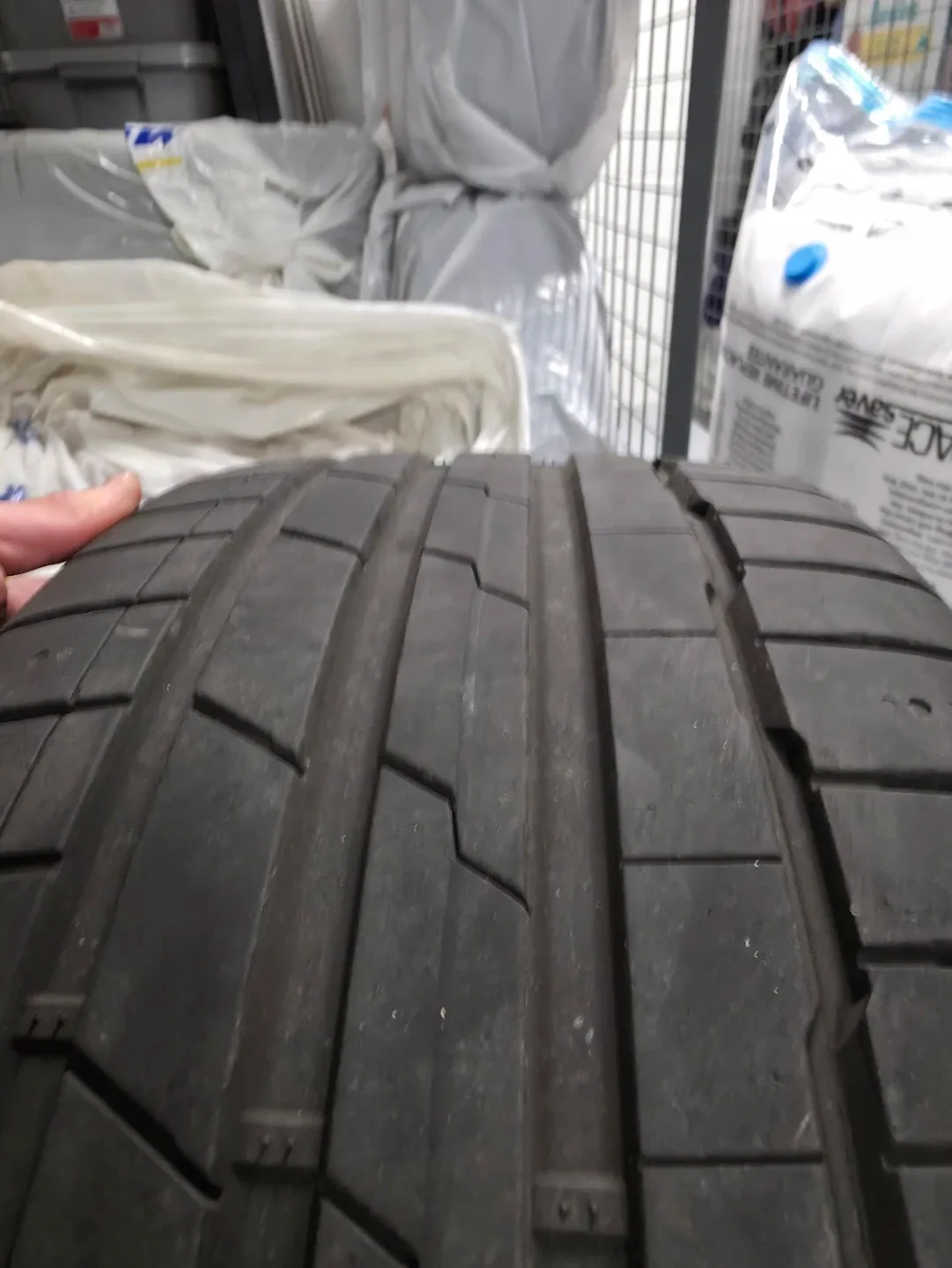 2 Hankook Ventus S1 Evo3 235/35R19 Tires