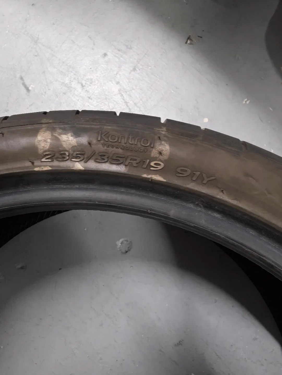 2 Hankook Ventus S1 Evo3 235/35R19 Tires image indicator(2)