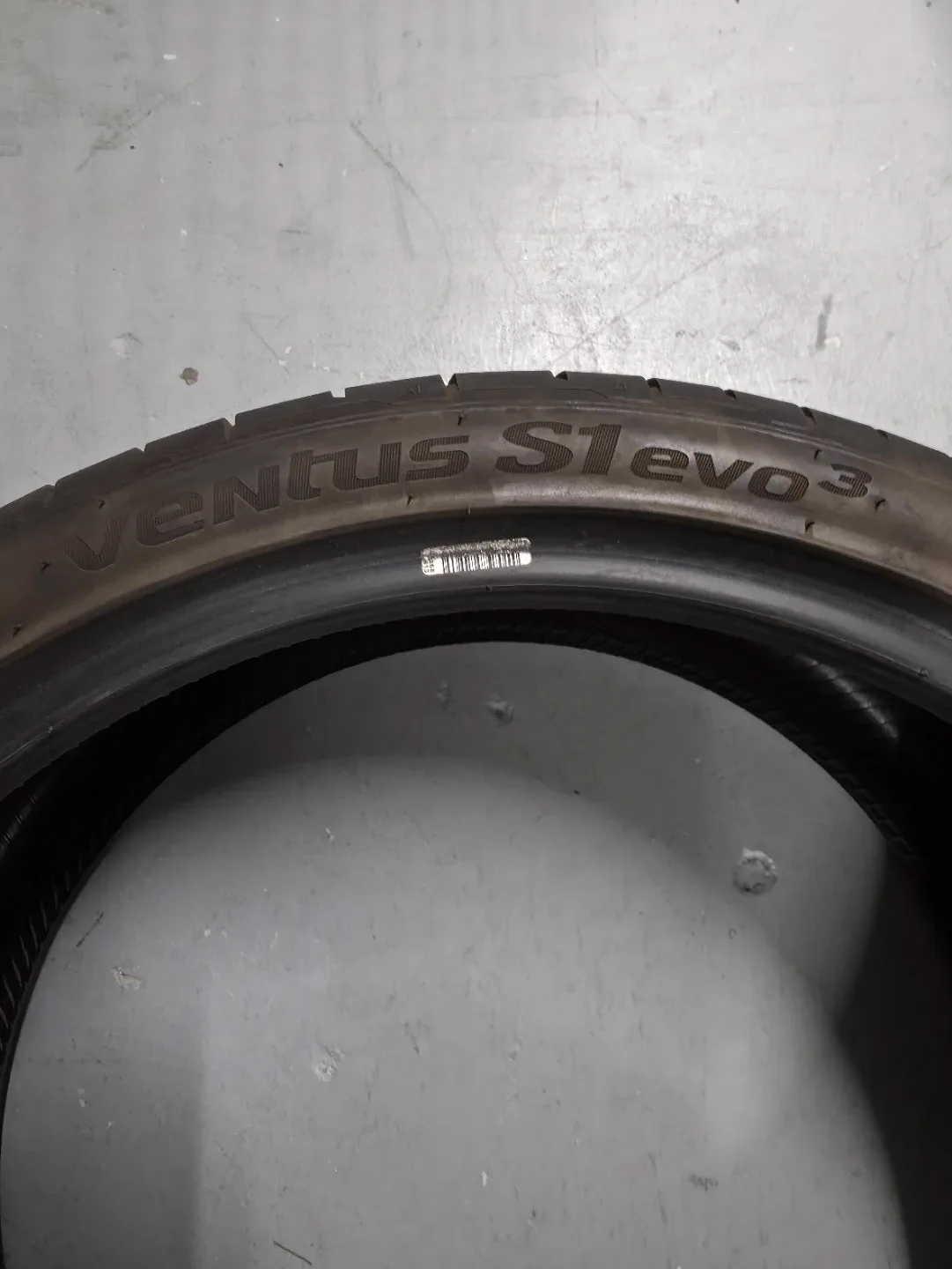 2 Hankook Ventus S1 Evo3 235/35R19 Tires image indicator(4)