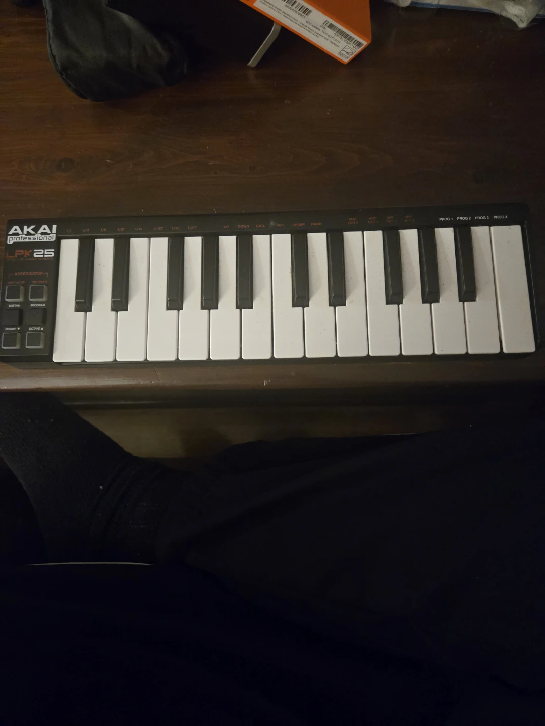 Akai LPK25V2 USB MIDI Keyboard Controller - Mini