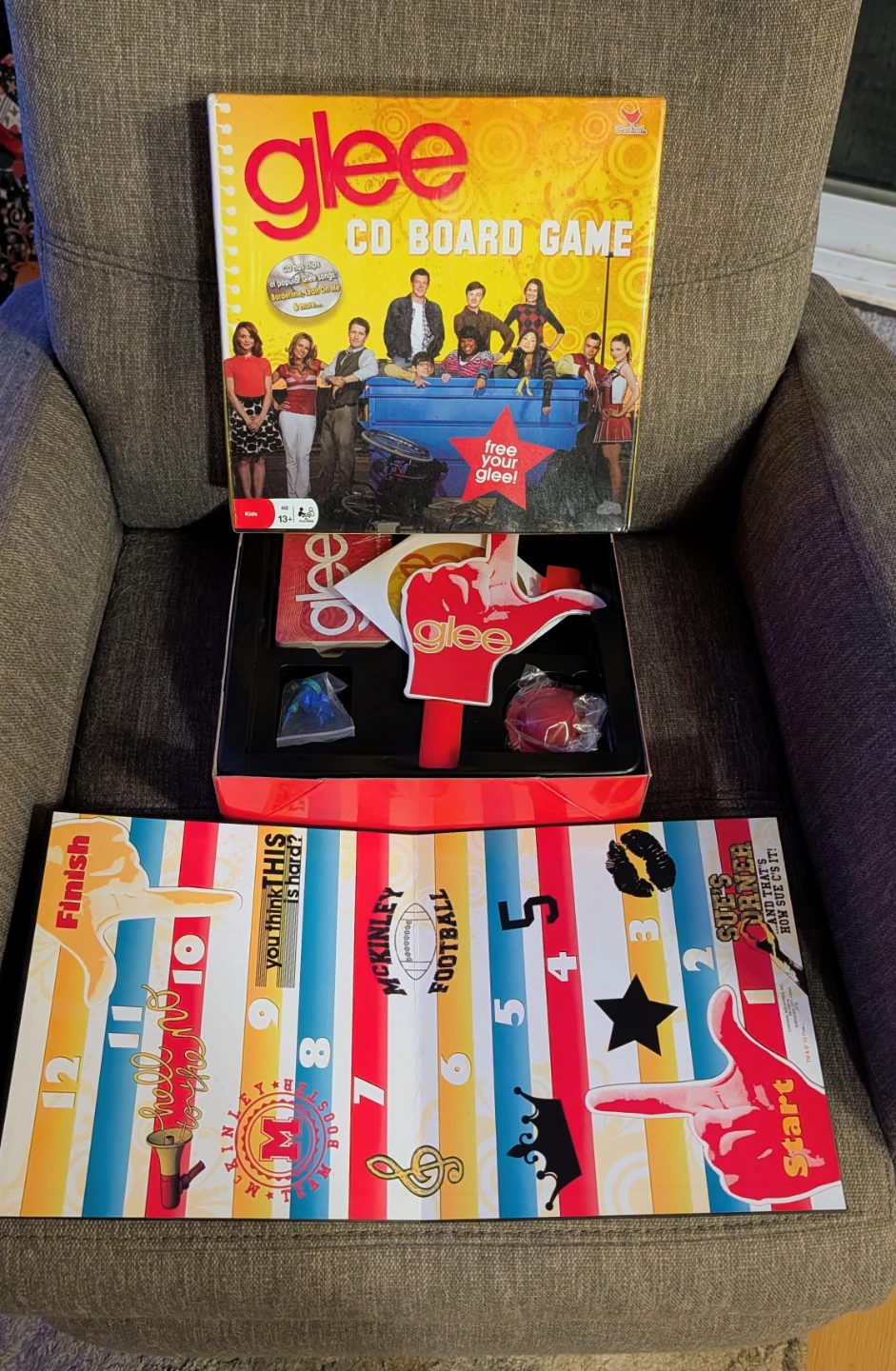 Brand New Glee CD Board Game - Ages 13+ - photo 2