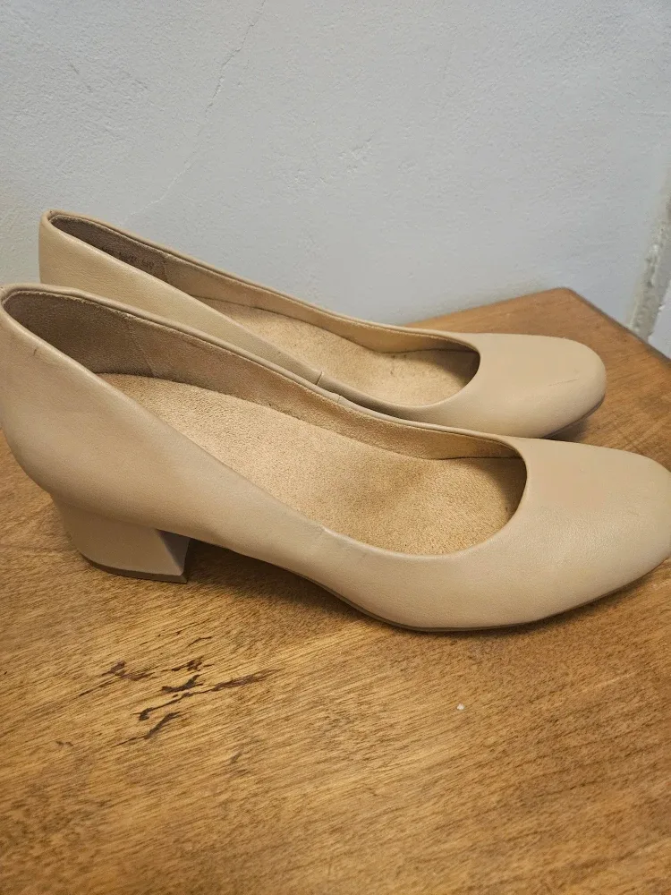 Naturalizer Beige Heels