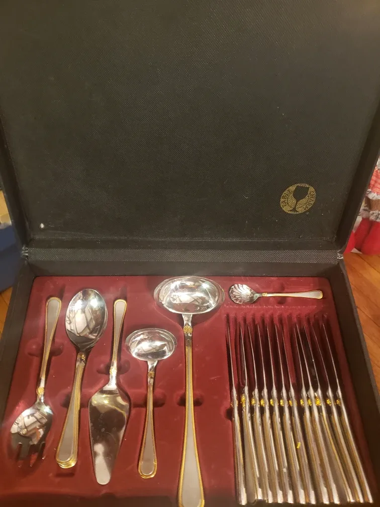 Vintage Gold Accent Flatware Set image indicator(2)
