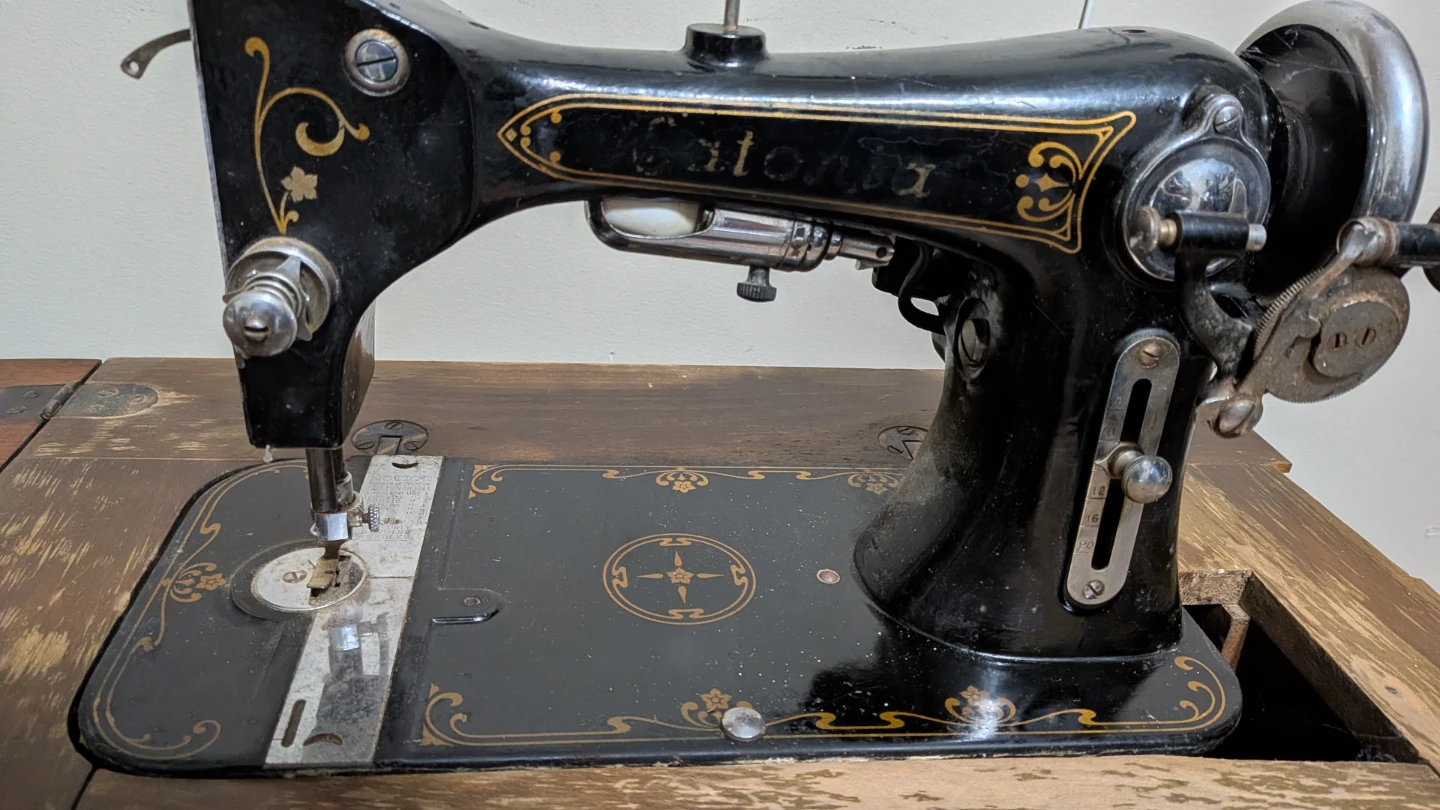 Sewing Machine Table - photo 2