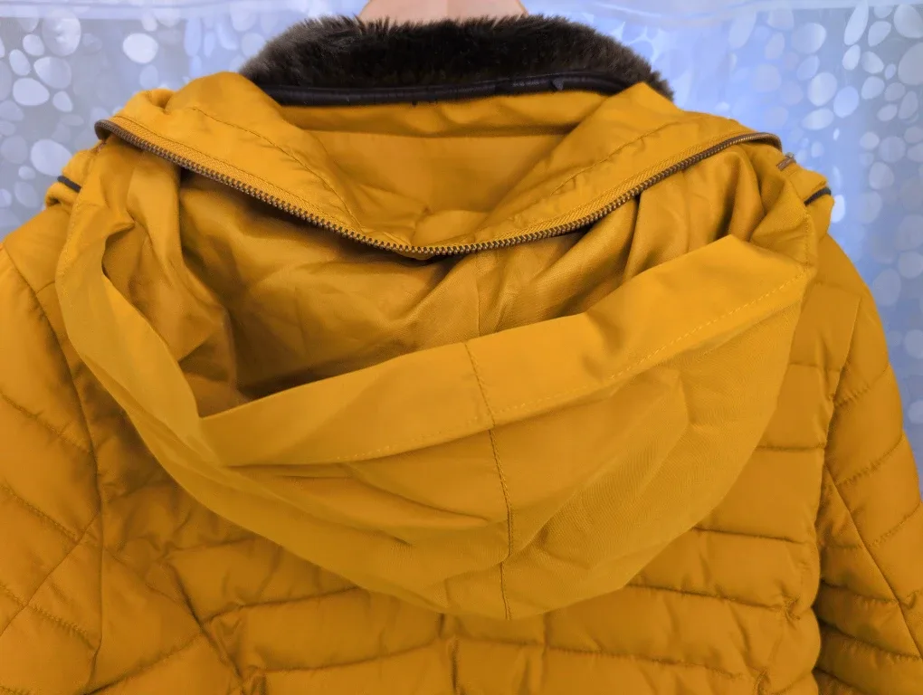 Zara Puffer Jacket - Size L image indicator(6)