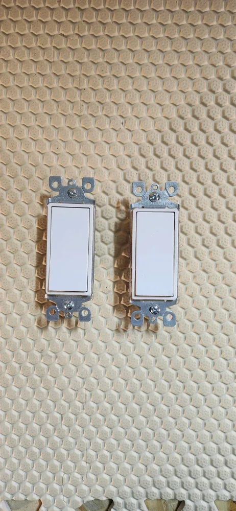 Leviton 15amp, 120/227 V Rocker Single-Pole switches