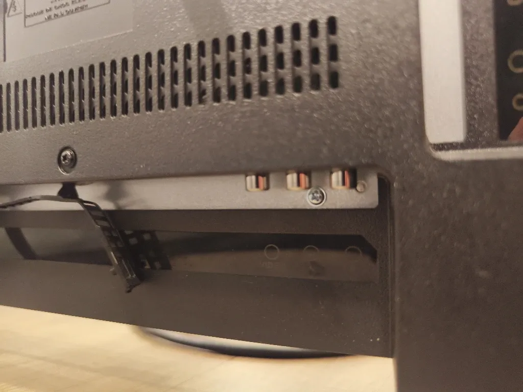 onn. Roku TV 24in 720p (no remote) image indicator(6)