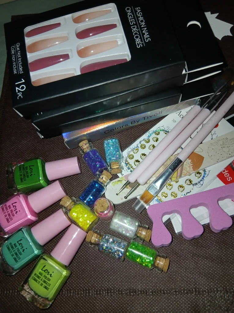 Press On Nails + Polish + Accessories image indicator(2)