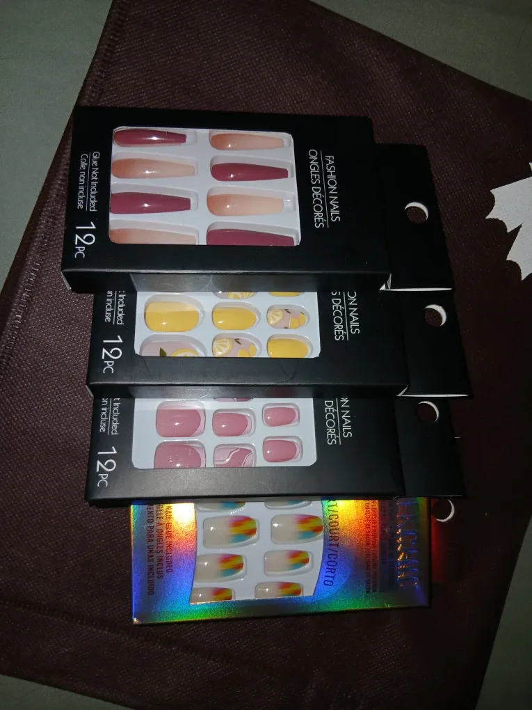 Press On Nails + Polish + Accessories image indicator(3)