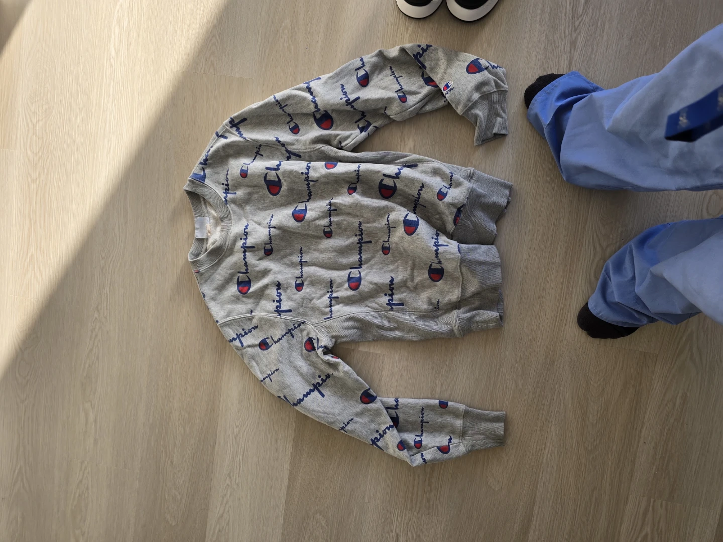 Champion Reverse Weave Sweatshirt - Size Medium