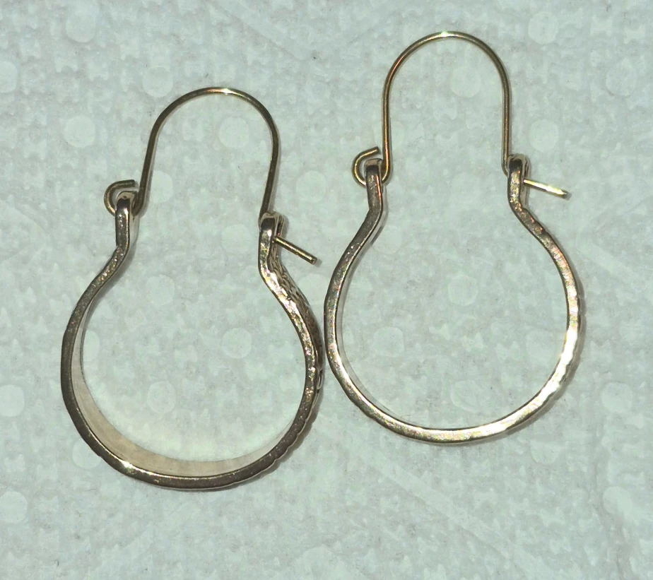 Gold Tone Flower Pattern Hoop Earrings - photo 2