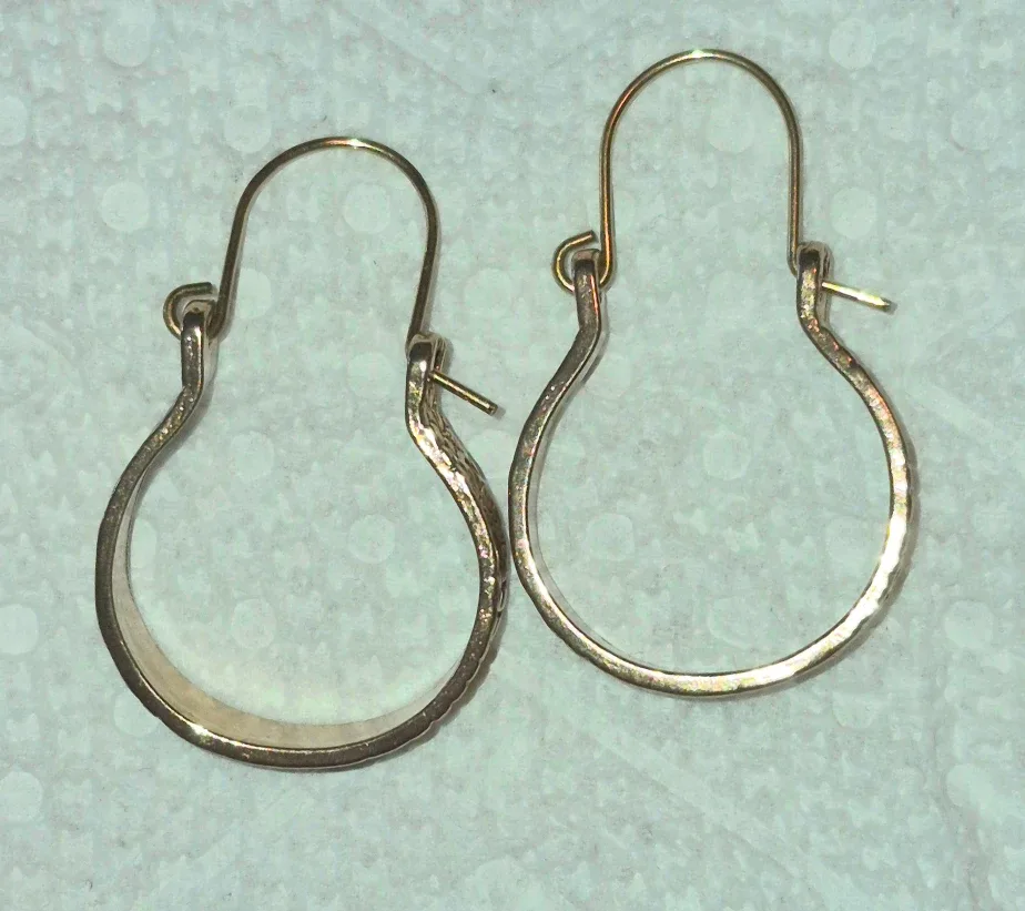 Gold Tone Flower Pattern Hoop Earrings image indicator(2)