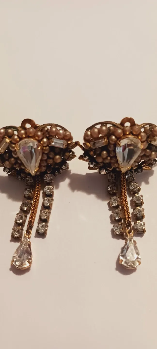 Fabulous Miriam Haskell UNSIGNED Clip-on Earrings image indicator(3)