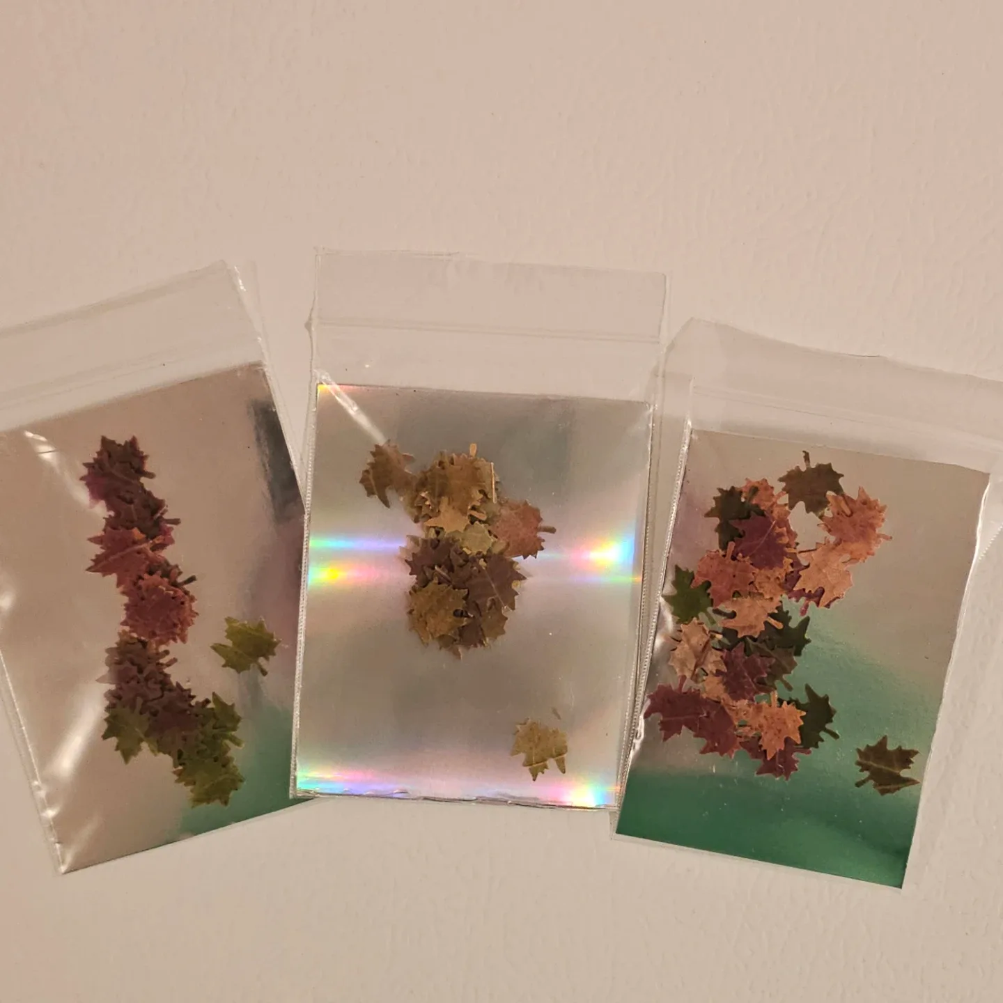 30 Minature Maple Leaf Shapes image indicator(2)