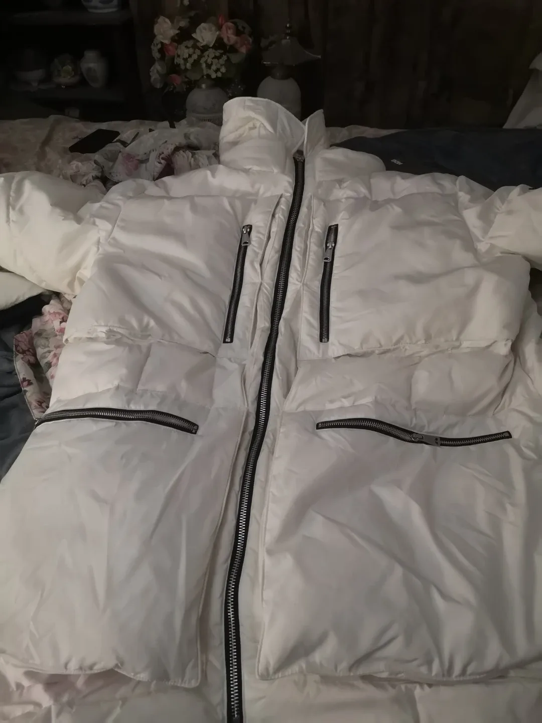 Tommy Hilfiger XXL White Puffer Coat image indicator(6)