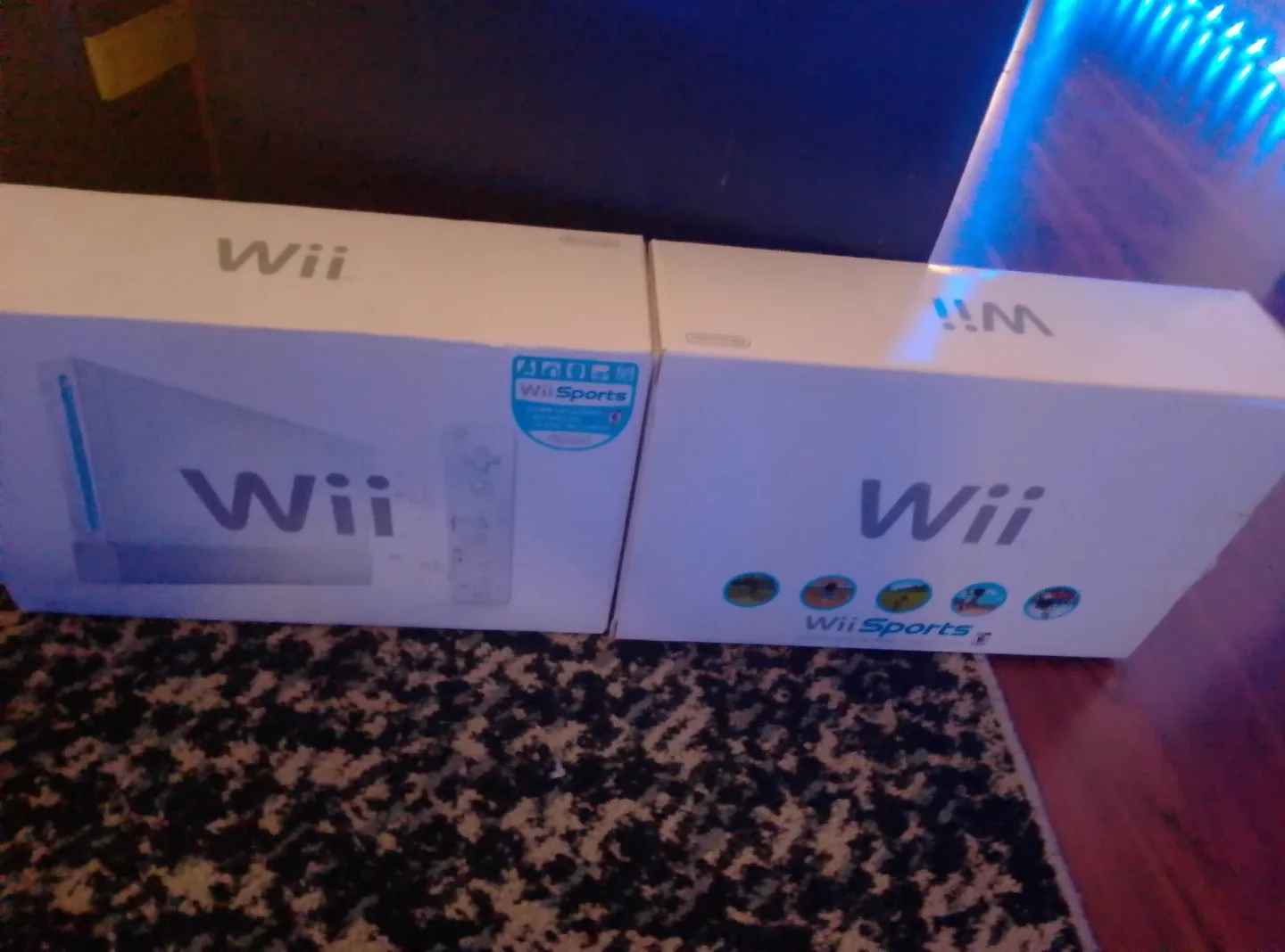 Three Nintendo Wii Console in excellent condition image indicator(2)
