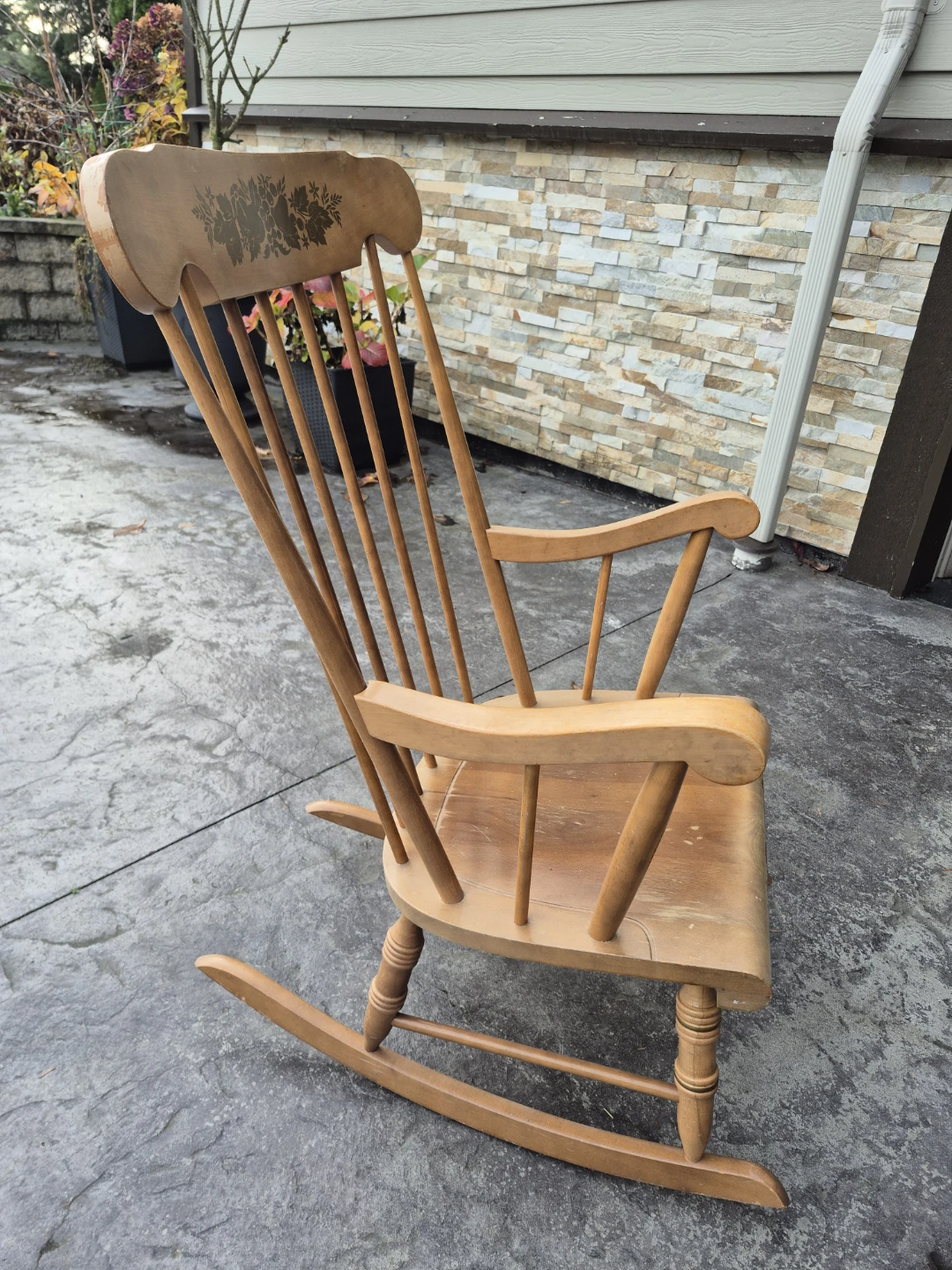 Wooden Rocking Chair - Great Condition - photo 3