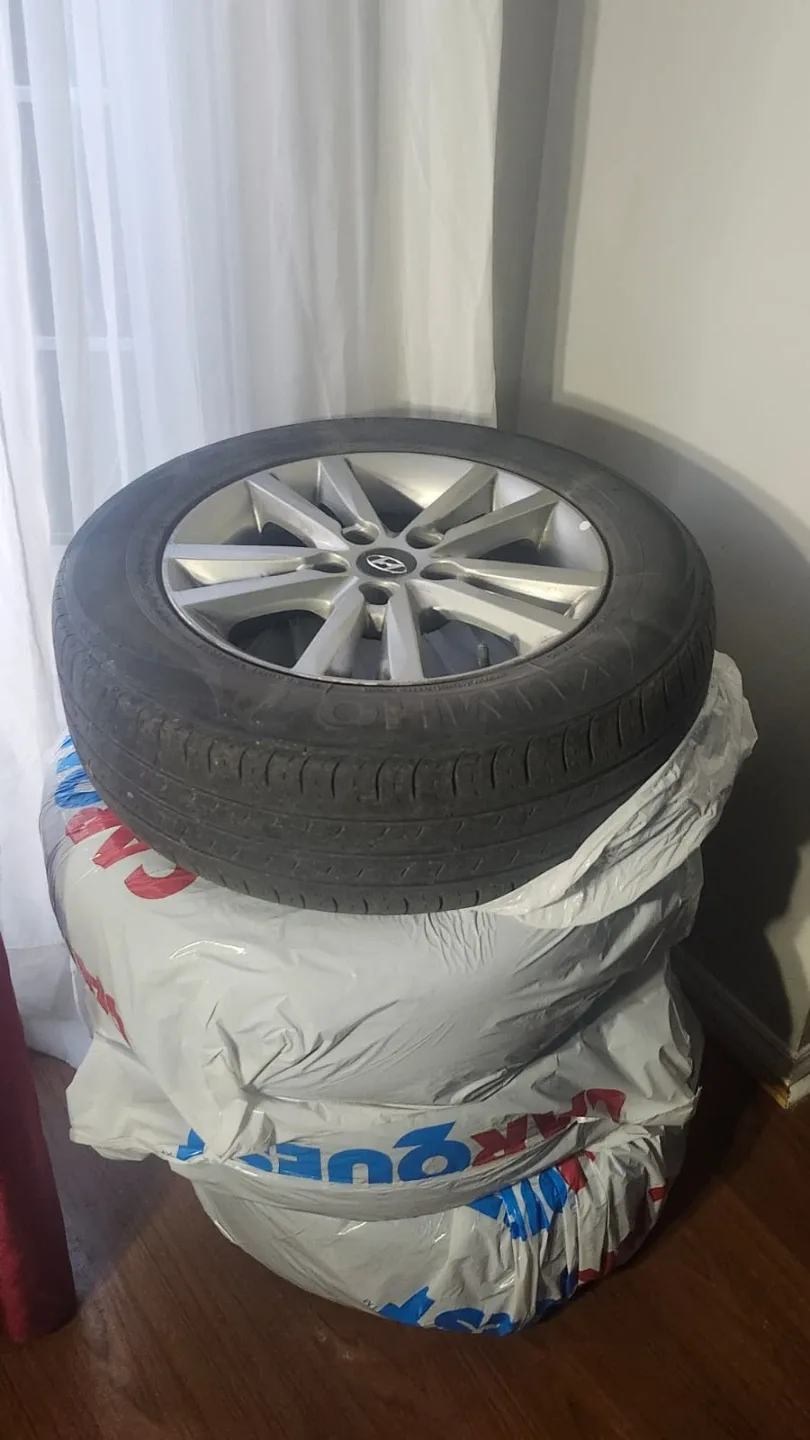 Hyundai 205/65R16 Kumho Tires image indicator(3)