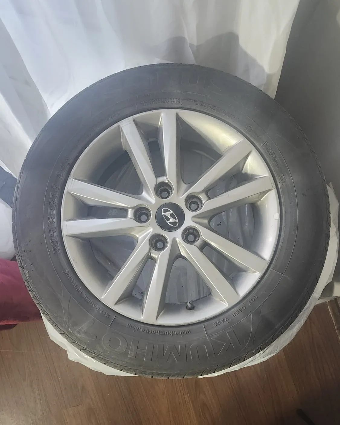 Hyundai 205/65R16 Kumho Tires image indicator(4)