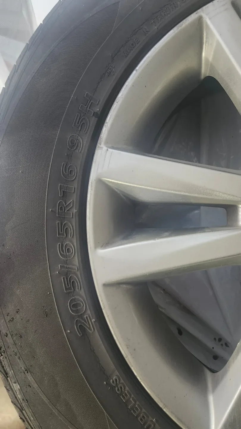 Hyundai 205/65R16 Kumho Tires image indicator(6)