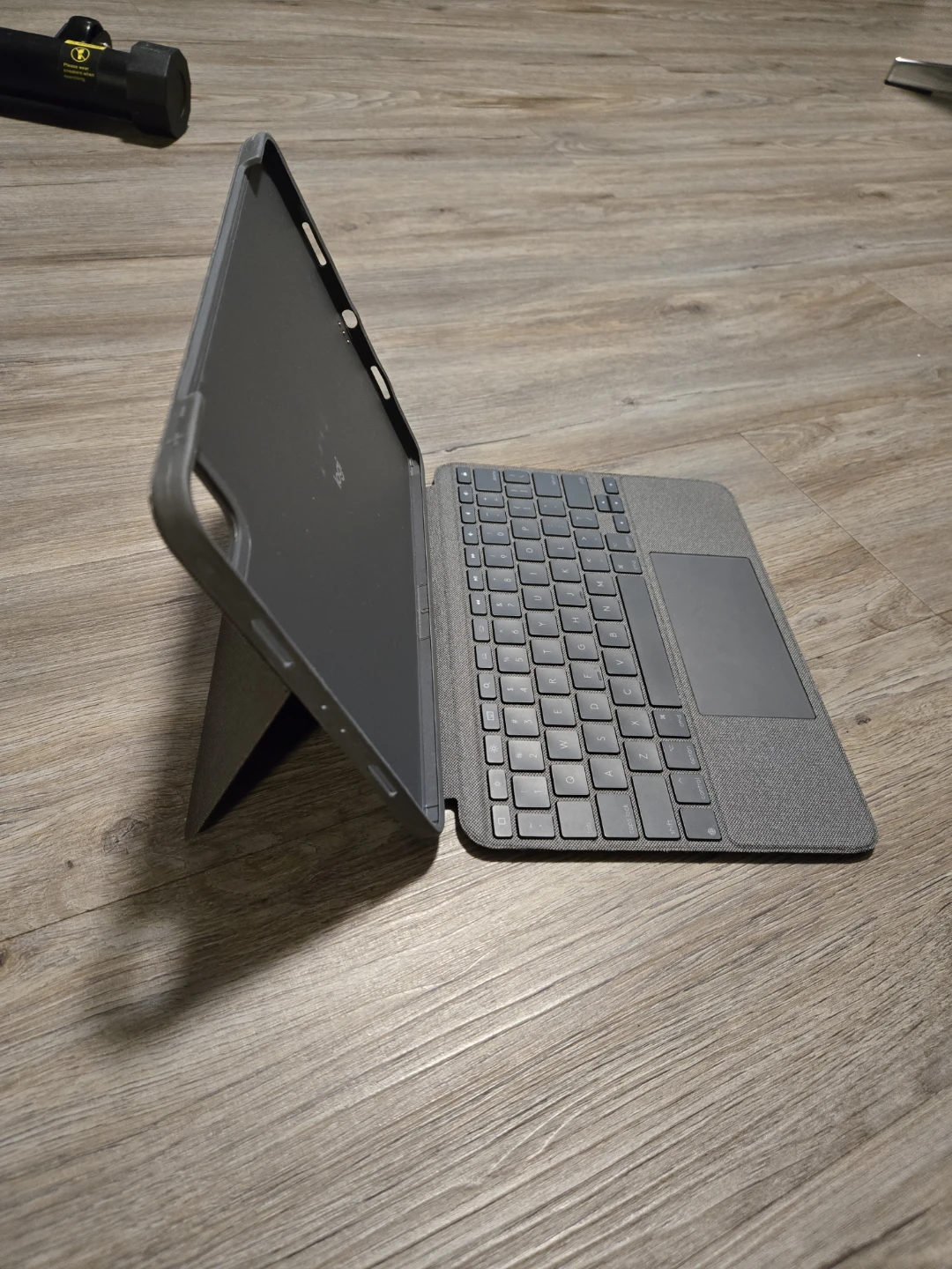 Logitech iPad Pro 11inch Keyboard Folio Case 3,4 rd Gen - photo 2