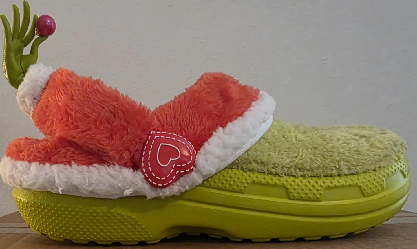 Crocs The Grinch Classic Lined Clog- Size W7/M5 - photo 4