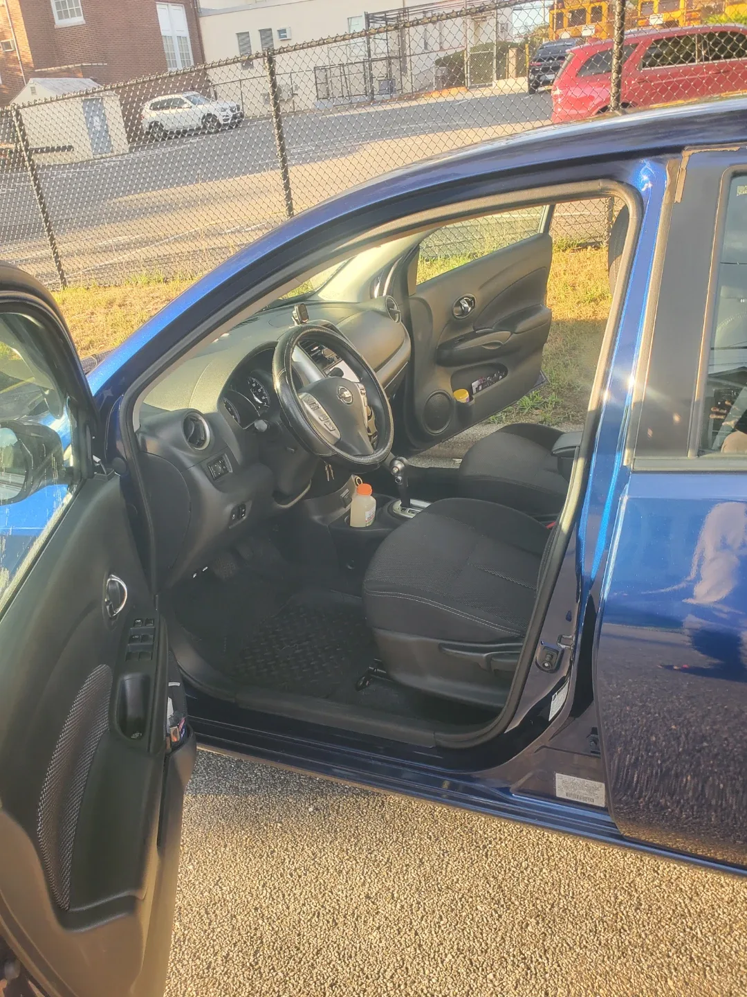 Blue Nissan Versa Sedan image indicator(4)