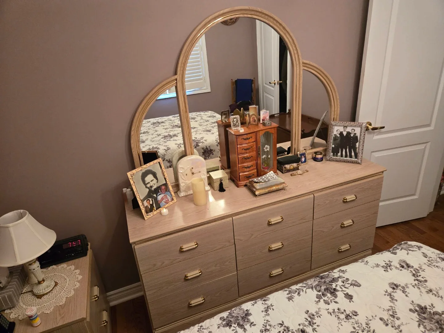 Bedroom Furniture image indicator(3)