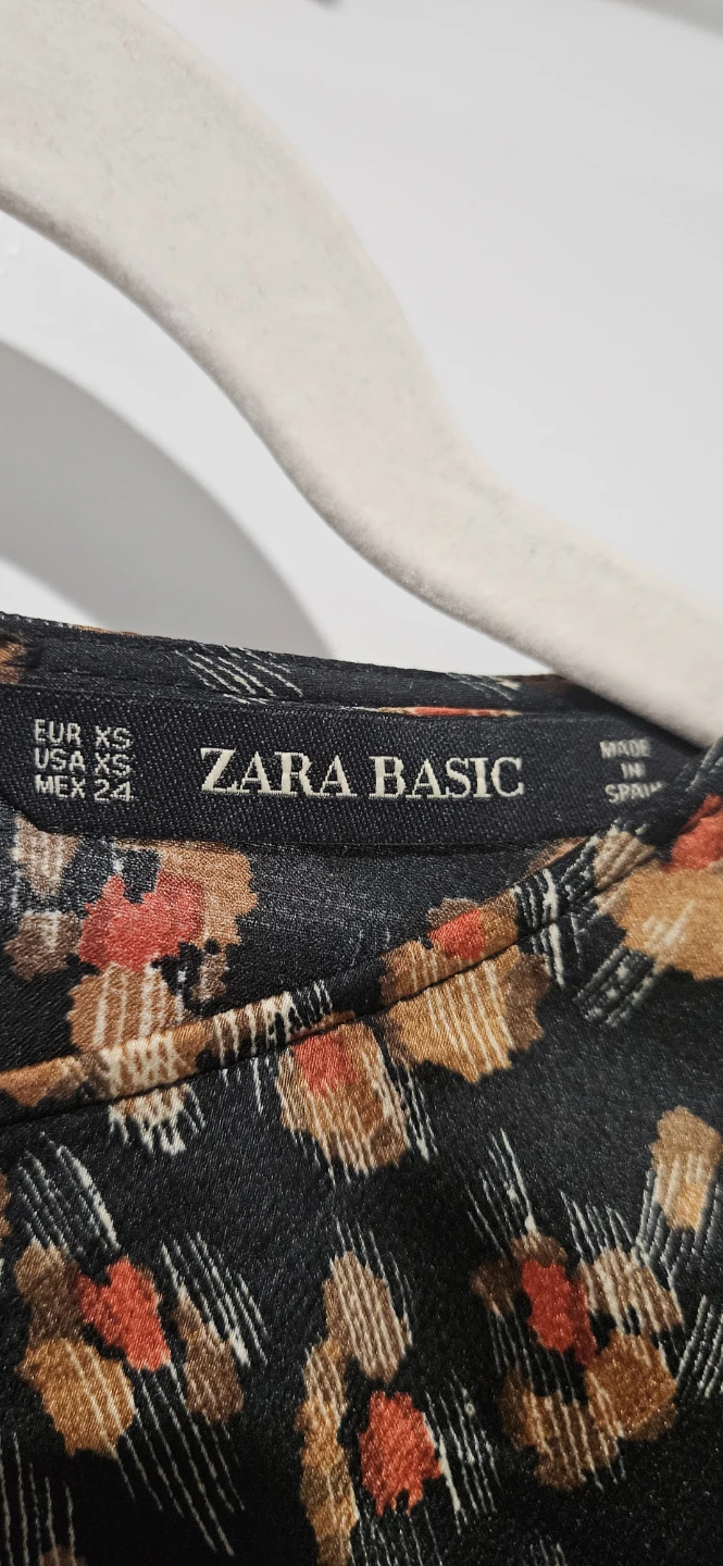 Zara Blouse, Size XS (but fits a Small to Medium as well) - photo 2