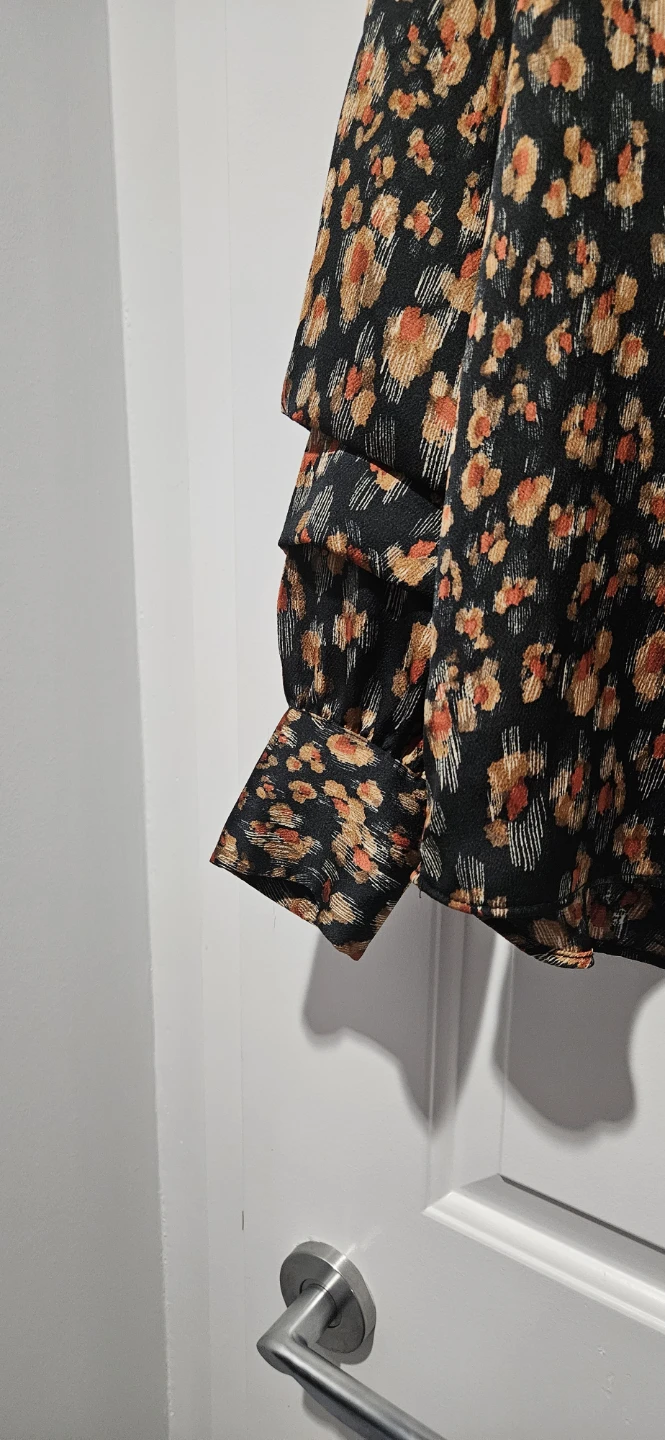 Zara Blouse, Size XS (but fits a Small to Medium as well) - photo 5