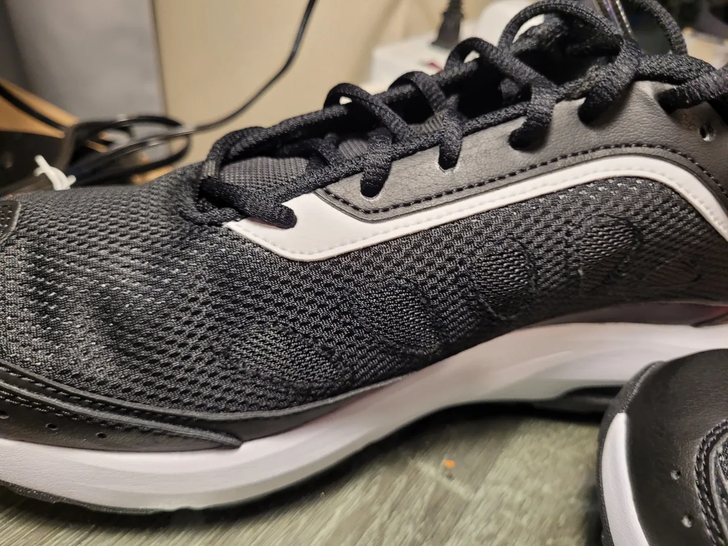 Nike Air Max AP Black/White, Size 10 image indicator(7)