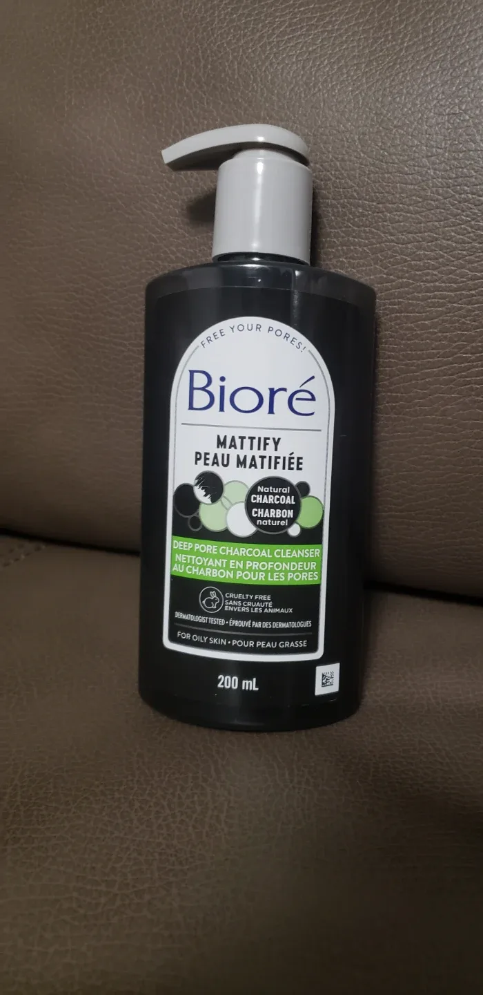 Bioré Mattify Deep Pore Charcoal Cleanser