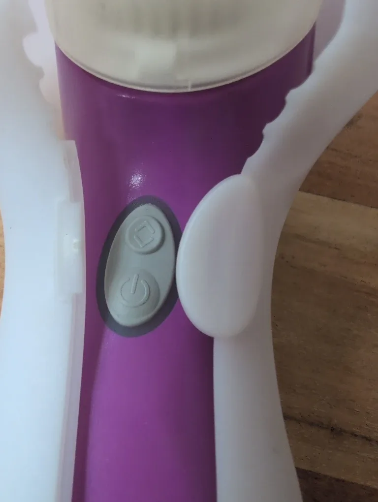 Clarisonic Mia 2 Facial Cleansing Brush +Travel case - #cleanout image indicator(4)