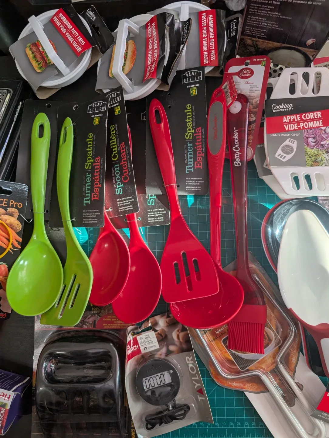 Assorted Kitchen Utensils - New image indicator(4)