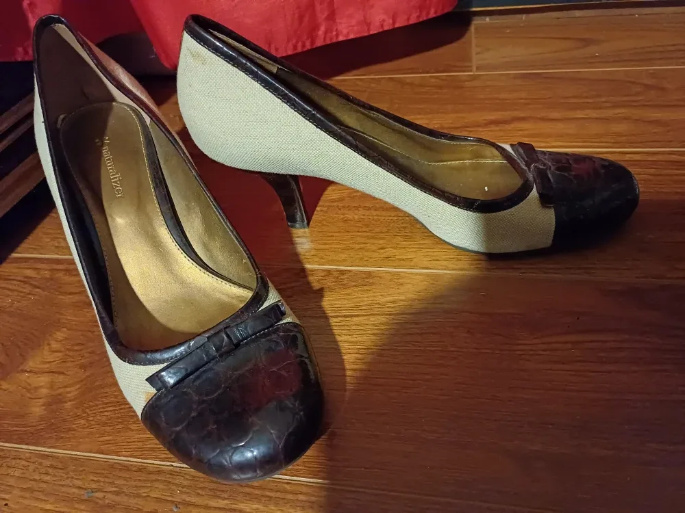 #Cleanout FREE Naturalizer Beige & Brown Heels - Size 9?