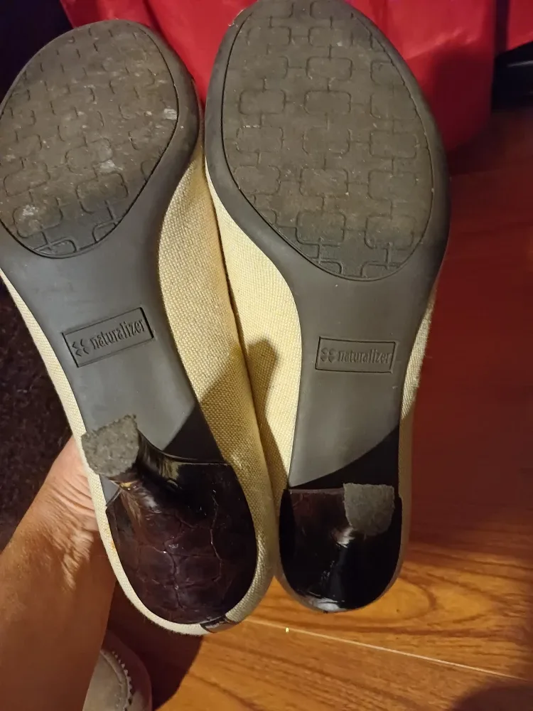 #Cleanout FREE Naturalizer Beige & Brown Heels - Size 9? image indicator(4)