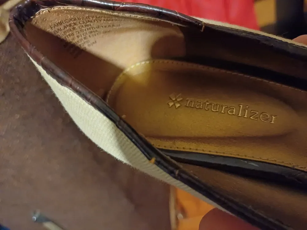 #Cleanout FREE Naturalizer Beige & Brown Heels - Size 9? image indicator(6)